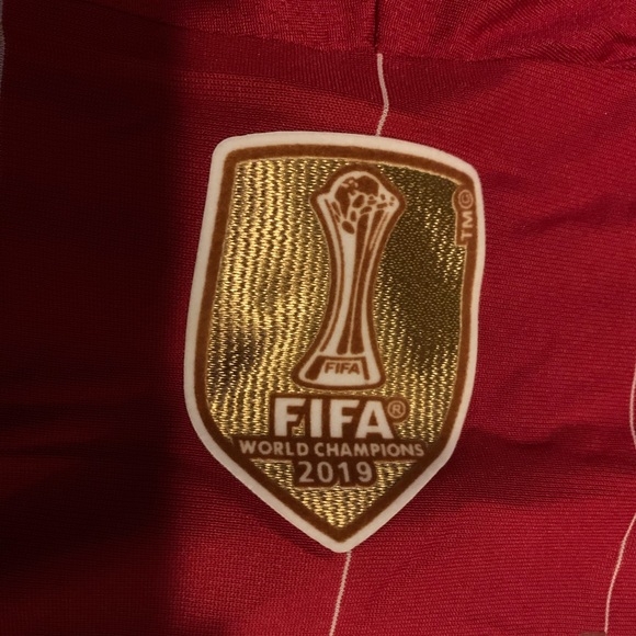 Liverpool jersey with new champion patch - Picture 3 of 5